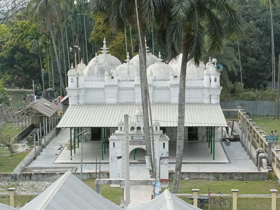 ঐতিহ্যবাহী ভাংনী জামে মসজিদ এটি মুঘল আমলে নির্মিত। 