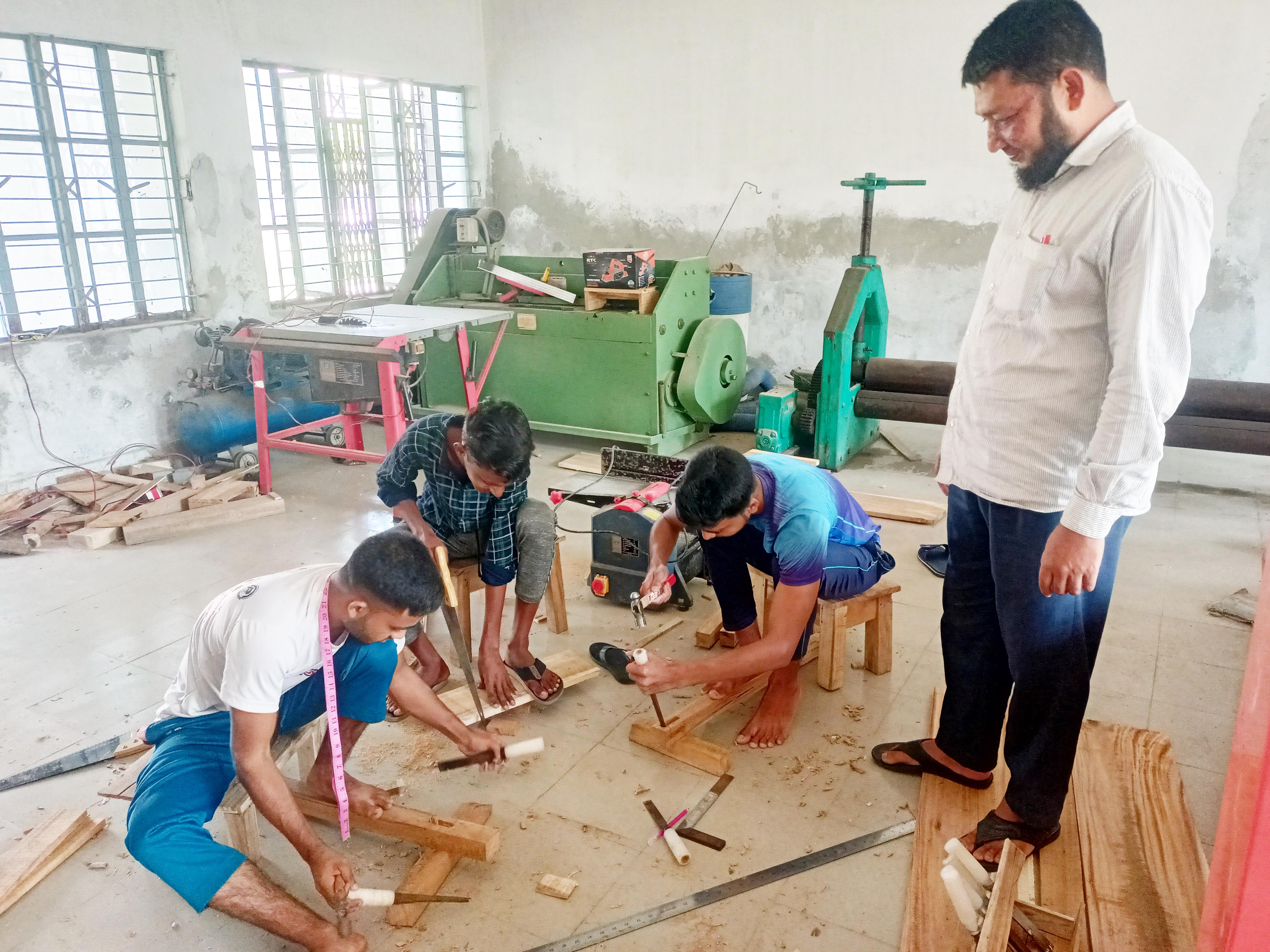 উড ওয়ার্কস এন্ড উড কার্ভিং ট্রেড