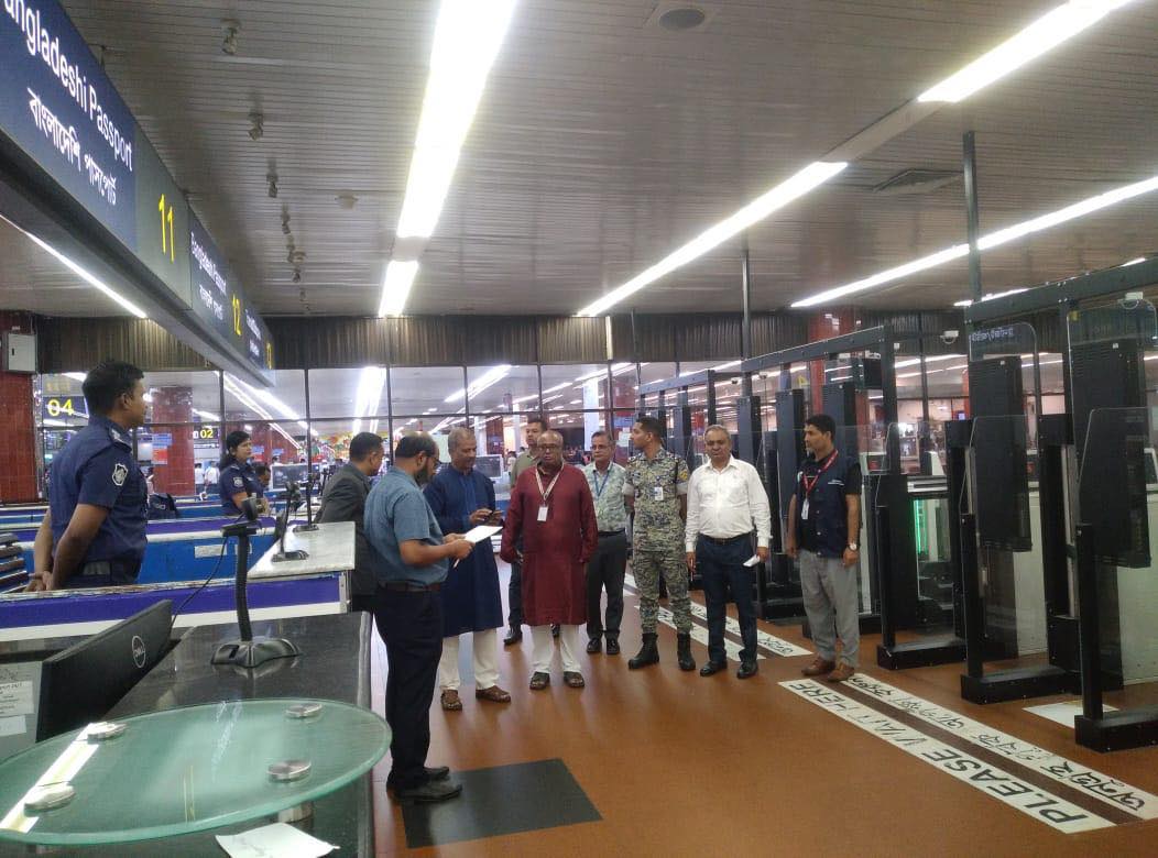 হজরত শাহজালাল আন্তর্জাতিক বিমানবন্দরের প্রবাসী কল্যাণ ডেস্ক ও প্রবাসী লাউঞ্জ এর কার্যক্রম পরিদর্শন করেন মাননীয় উপদেষ্টা ড. আসিফ নজরুল, প্রবাসী কল্যাণ ও বৈদেশিক কর্মসংস্থান মন্ত্রণালয়।