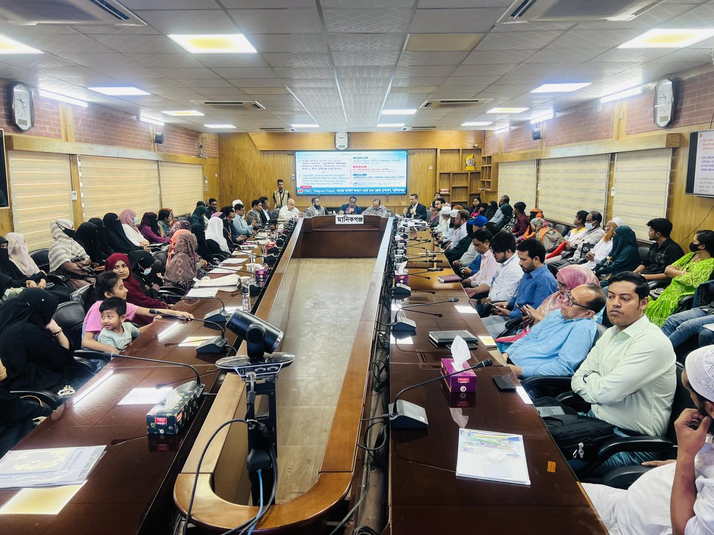 মানিকগঞ্জ এ 'প্রোমোটিং ডায়াসপোরা ইনভেস্টমেন্ট অ্যান্ড অপটিমাল ইউজেস অফ রেমিট্যান্স' শীর্ষক প্রকল্পের Knowledge Sharing সেমিনার