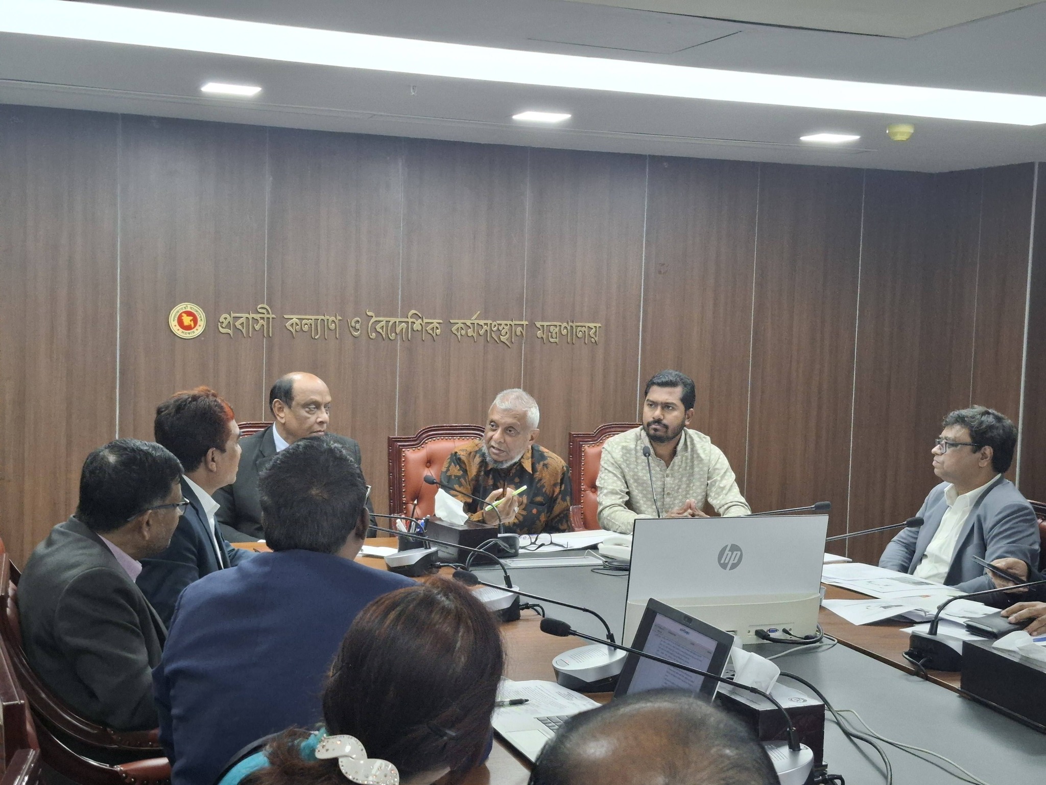 প্রবাসী কল্যাণ ও বৈদেশিক কর্মসংস্থান মন্ত্রণালয়ের মাননীয় মন্ত্রী আরিফুল হক চৌধুরী এমপি ও মাননীয় প্রতিমন্ত্রী মোঃ নুরুল হক এমপি নির্দেশক্রমে ওয়েজ আর্নাস কল্যাণ বোর্ডের বর্তমান সরকারের নির্বাচনি ইশতাহার-২০২৬ কর্মপরিকল্পনা প্রণয়ন সংক্রান্ত সভা।