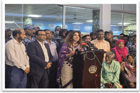 সৌদি আরবে ক্ষেপণাস্ত্রের আঘাতে নিহত কিশোরগঞ্জের কটিয়াদীর রেমিট্যান্স যোদ্ধা বাচ্চু মিয়ার শোকসন্তপ্ত পরিবারের সাথে সাক্ষাৎ ও আর্থিক সহায়তা প্রদান করে মাননীয় মন্ত্রী আরিফুল হক চৌধুরী