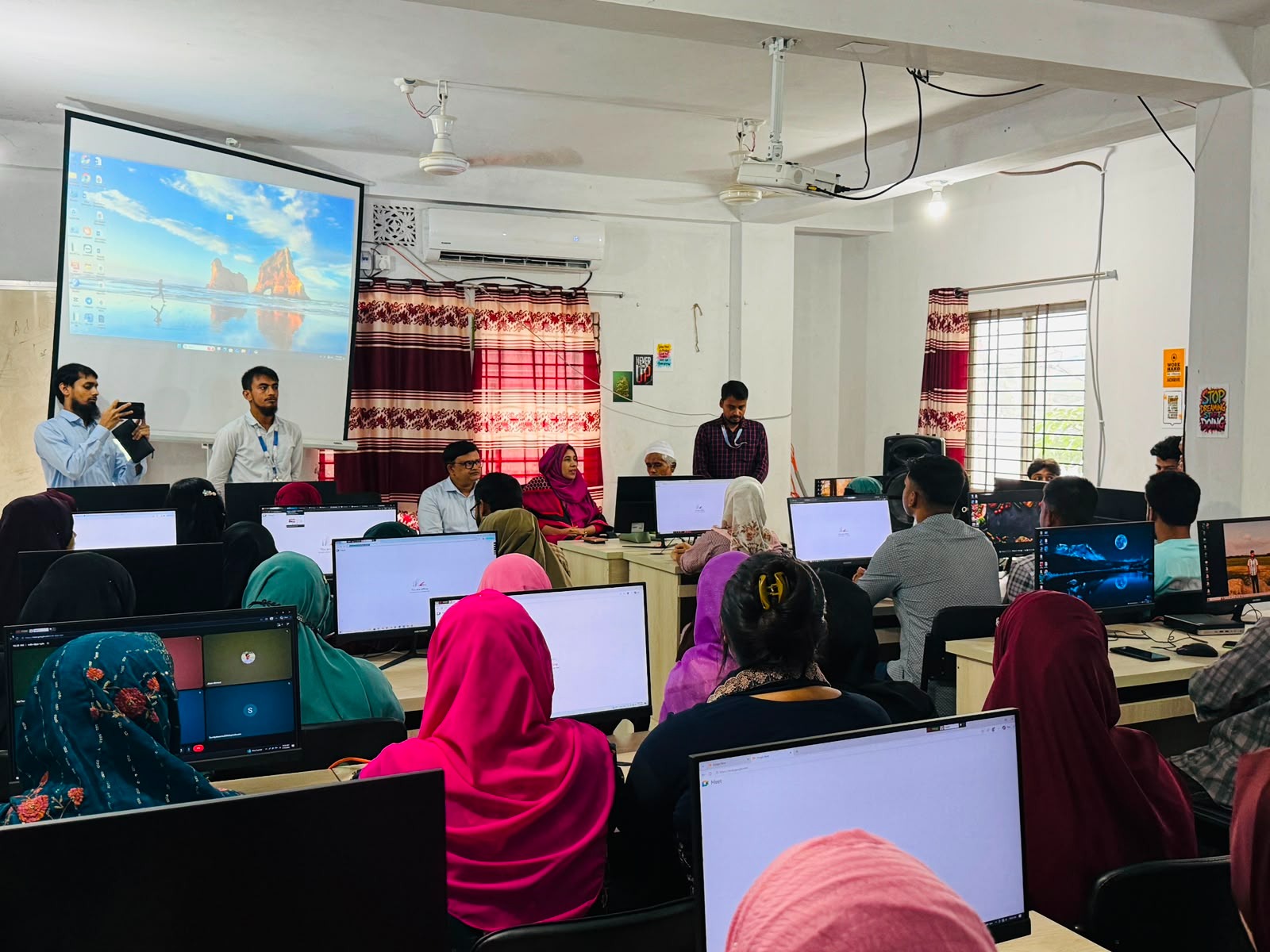 জেলা প্রশাসক জনাব তাসলিমা আক্তার এর E-Learning & Earning Training Center visit