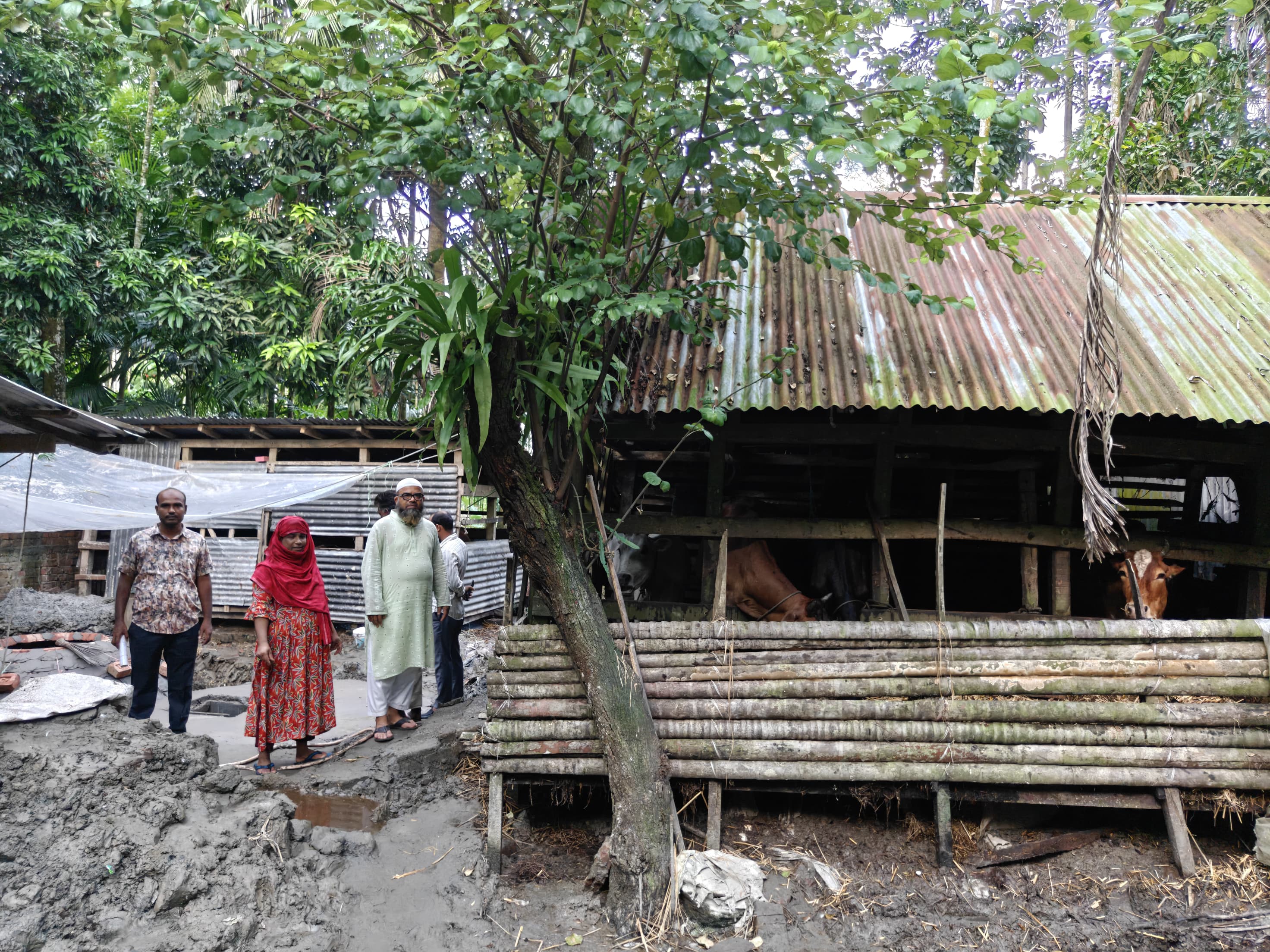 চরখালী আত্মকর্মী লতার বাড়ি বায়োগ্যাস প্লান্ট পরিদর্শন