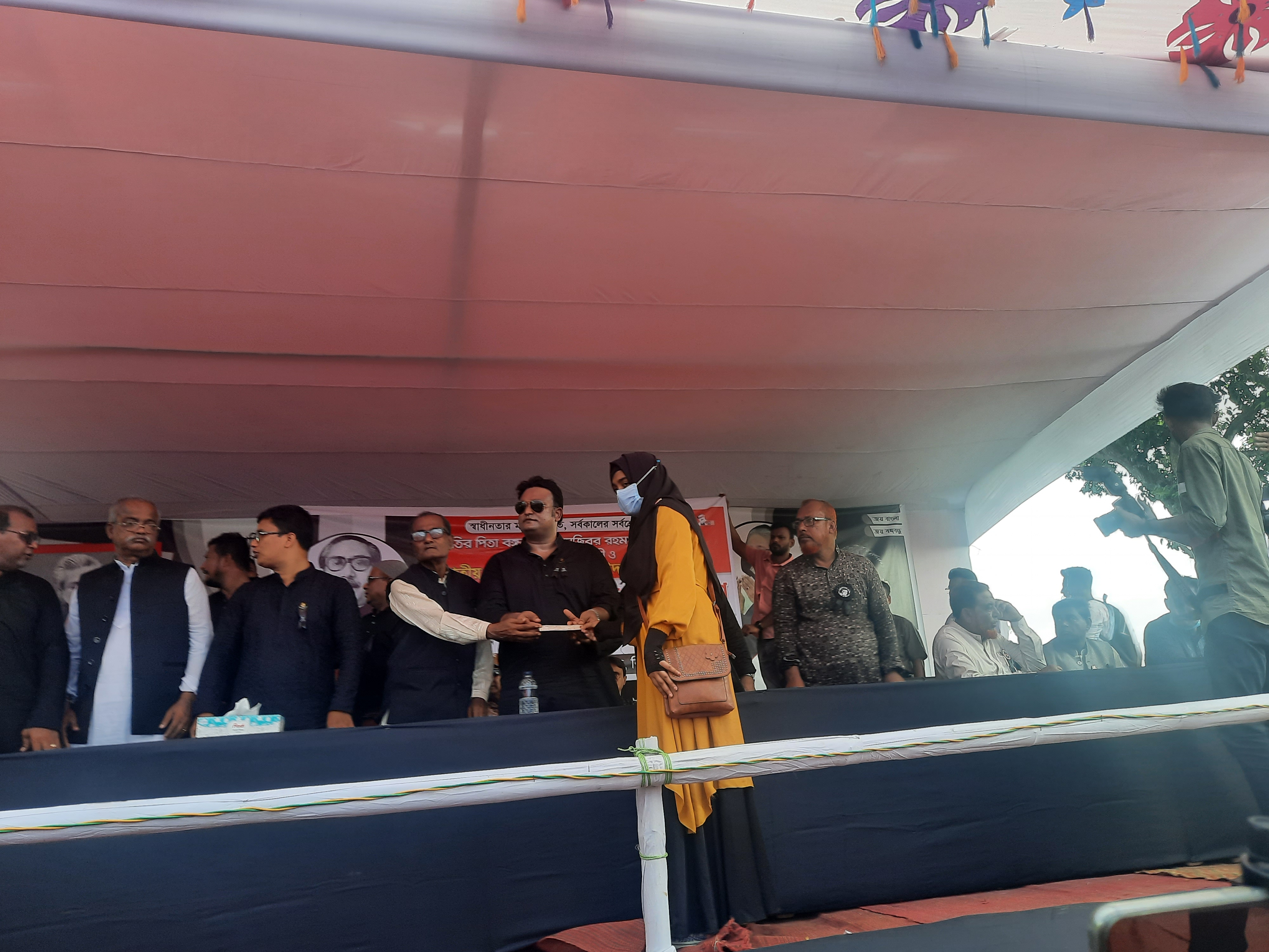 ১৫ আগষ্ট ২০২২ জাতীয় শোক দিবসে কিছু সংখ্যক যুবদের মাঝে যুব ঋণের চেক বিতরণ