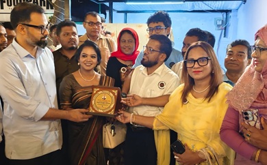 প্রতিমন্ত্রী মহোদয়ের সাথে ক্রেস্ট