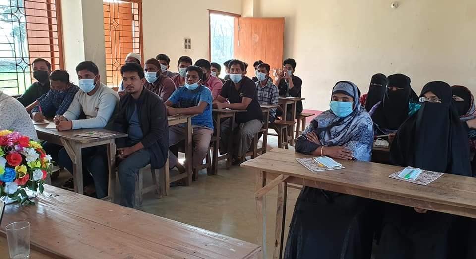 প্রশিক্ষণার্থীদের একাংশ 