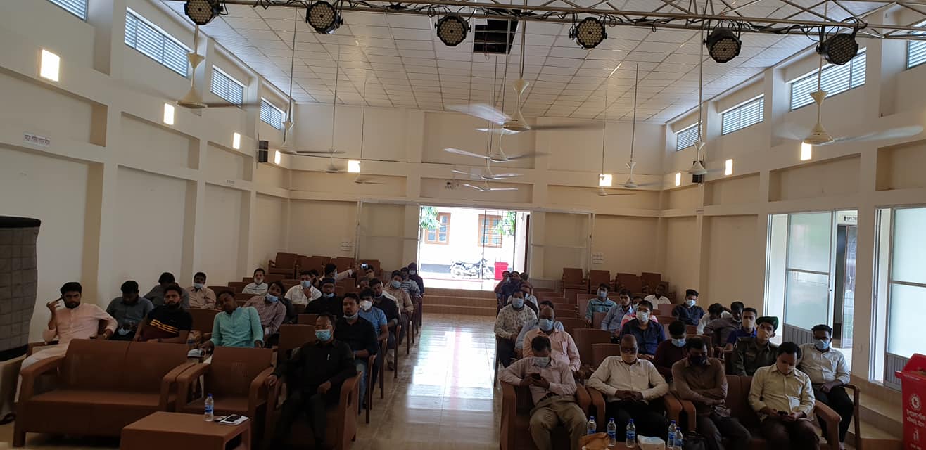 যুব কনফারেন্সে অংশগ্রহণকারীদের একাংশ 