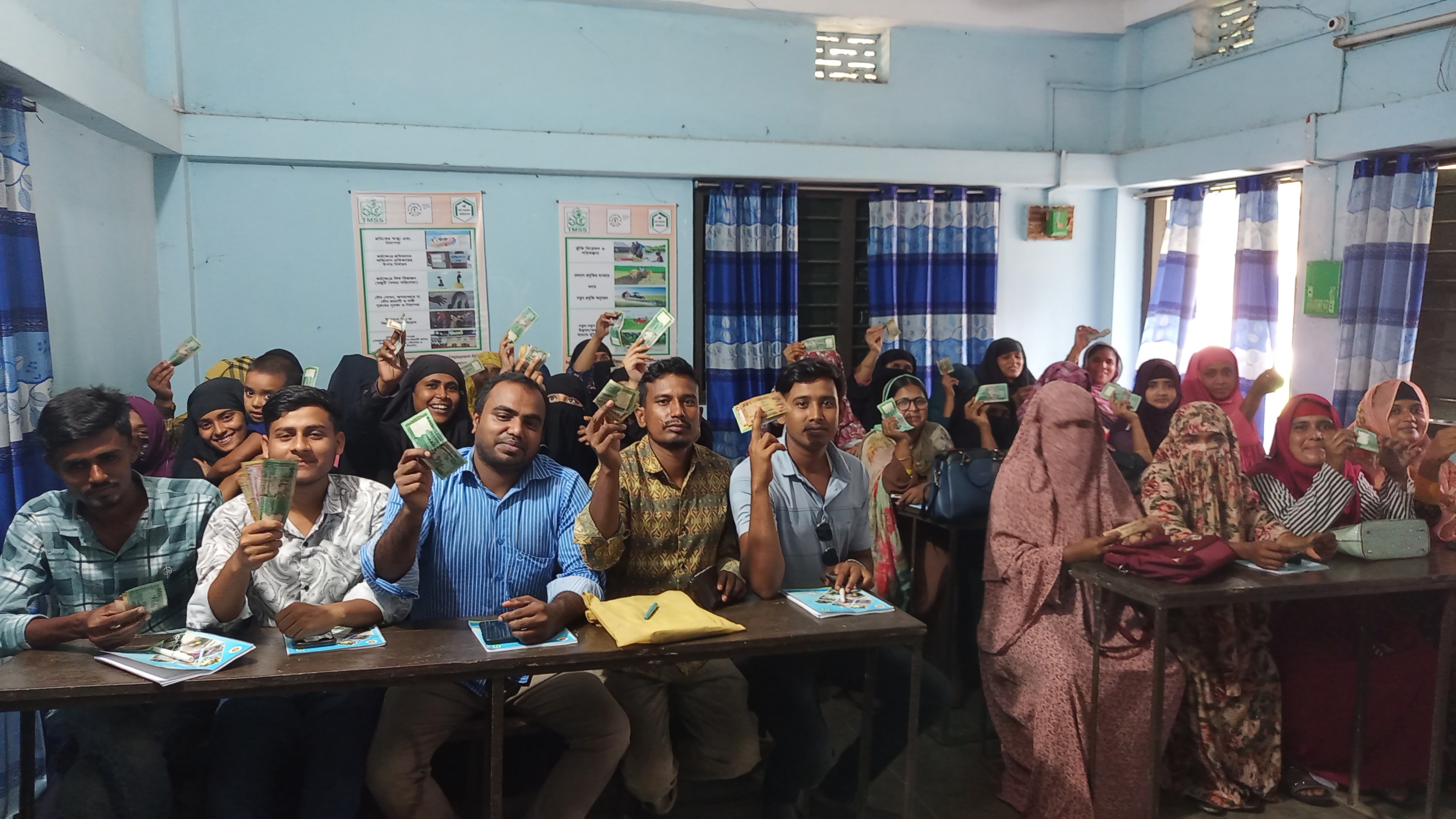 ইমপ্যাক্ট প্রশিক্ষণ সমাপনীতে ভাতা বিতরণ