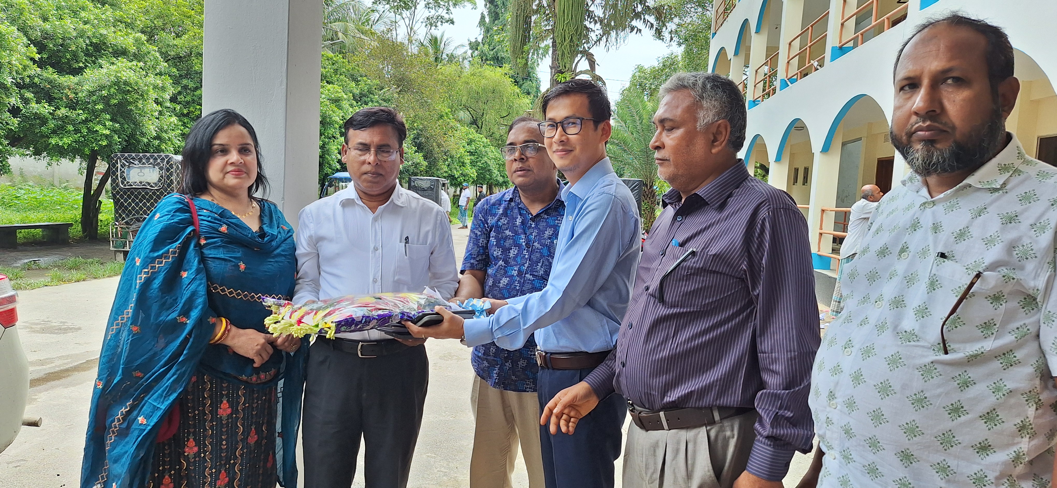 অতিরিক্ত সচিব আবুল হোসেনর আগমন