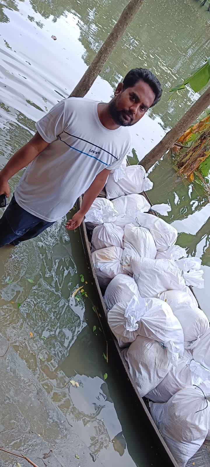 উপজেলা যুব উন্নয়ন কতৃক বন্যার্তদের মাঝে ত্রান বিতরণ কার্যক্রম।