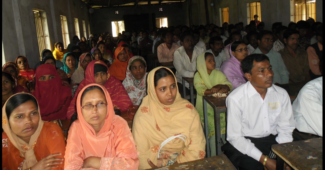 সনদপত্র বিতরন অনুষ্ঠানে অংশগ্রহন কারীগন