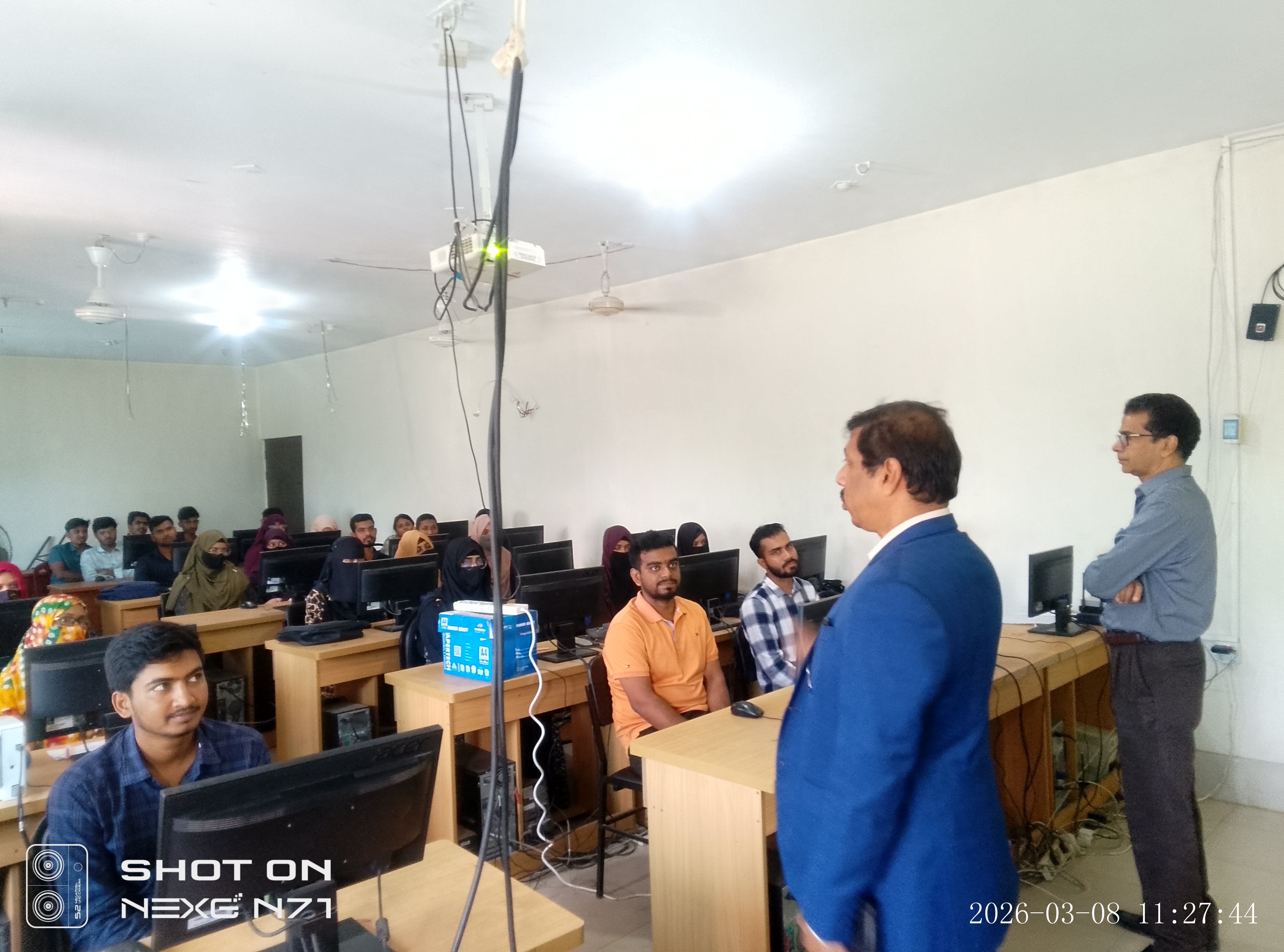 জনাব প্রিয়সিন্ধু তালুকদার, পরিচালক (প্রশিক্ষণ) (যুগ্মসচিব), যু্ব উন্নয়ন অধিদপ্তর মহোদয় নাটোর জেলা কার্যালয়াধীন প্রশিক্ষণ কেন্দ্রগুলো পরিদর্শন করছেন।