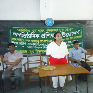 জনাব রায়হানা ইসলাম উপজেলা নির্বাহী অফিসার, পাবনা সদর, যুব প্রশিক্ষণ উদ্বোধন করছেন। 