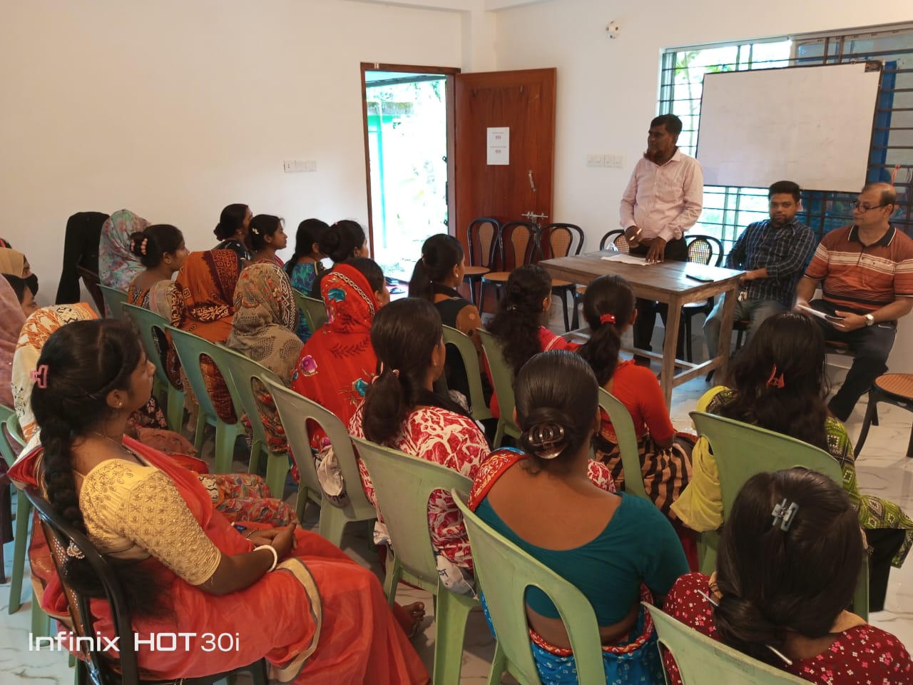 পোশাক তৈরি বিষয়ক ০৭ (সাত) দিন ব্যাপী অপ্রাতিষ্ঠানিক প্রশিক্ষণ