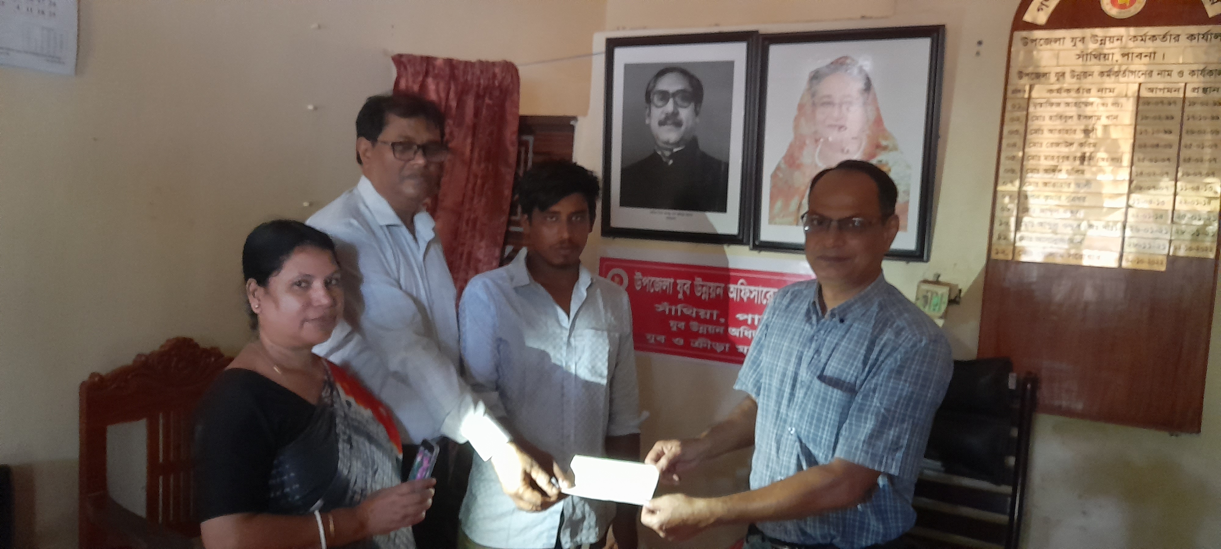 ঋণ বিতরণ