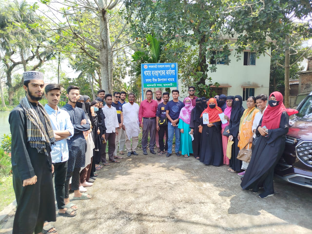 ১৪৮ তম ব্যাচের মৎস্য বীজ উৎপাদন খামার পরিদর্শনের ছবি