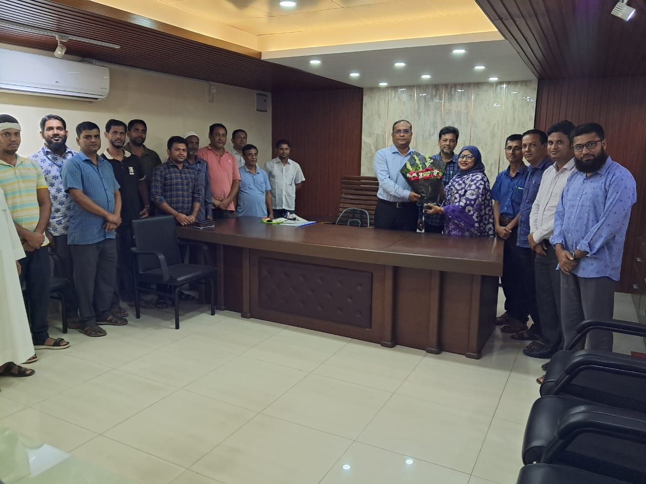 নবযোগদানকৃত প্রধান নির্বাহী কর্মকর্তা মহোদয়কে বরণ